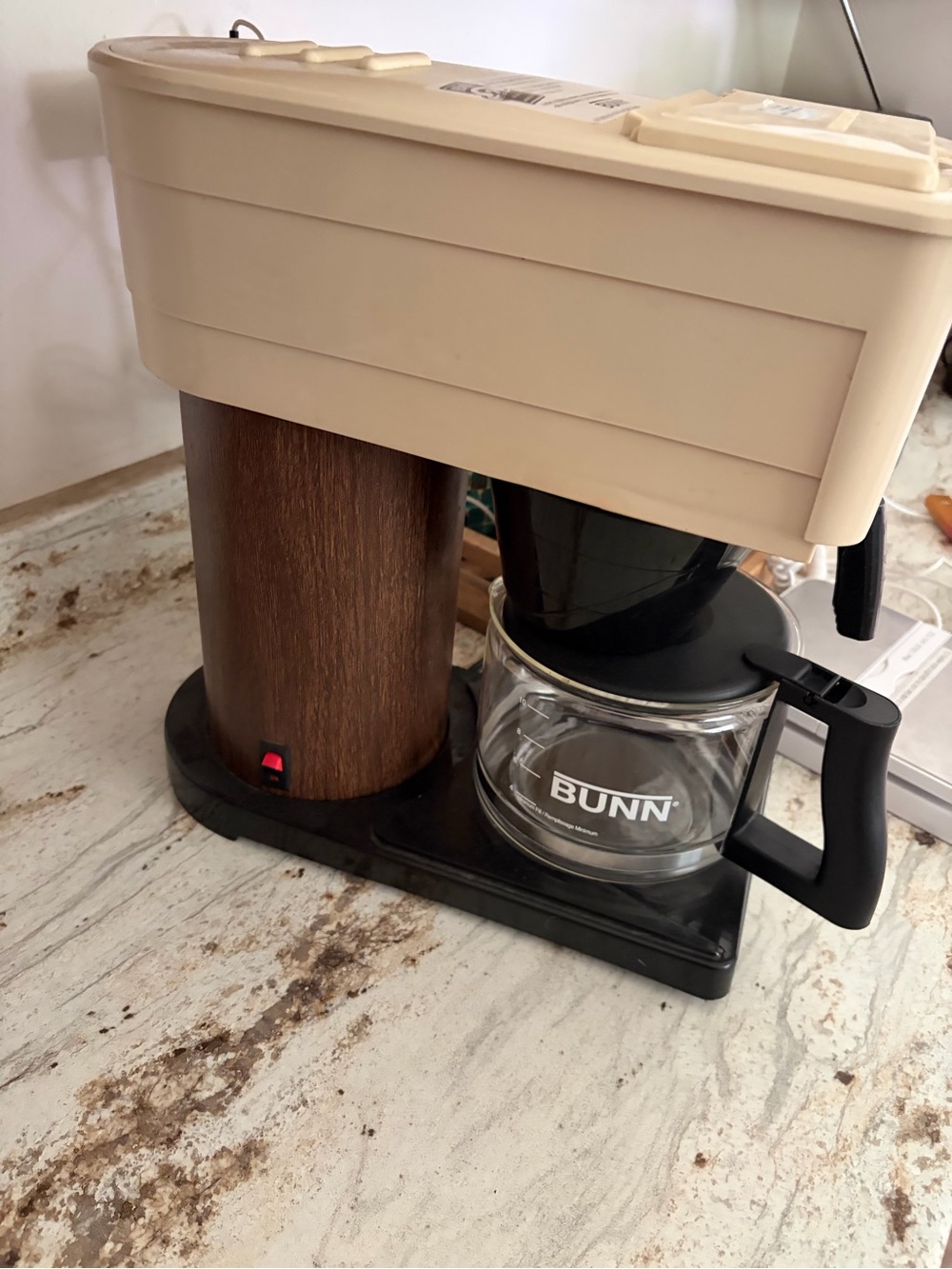 BUNN Pour-O-Matic Coffee Maker in Cream and Black - Picture 4 of 7